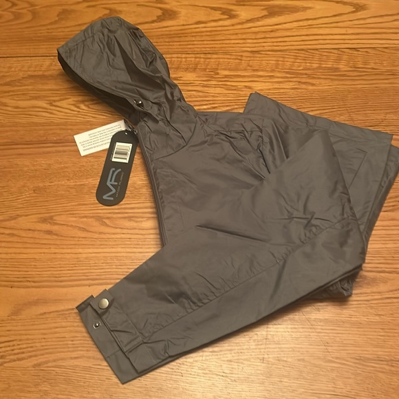 Jacket ladies windbreaker lined Sz med shldr to bottom 27” pit to pit 21 1/2” - Picture 3 of 6